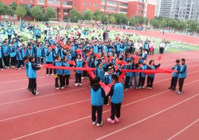 促进不同学段学生之间的交流为给互相学习的渠道 促进不同学段学生之间的交流为给互相学习的渠道